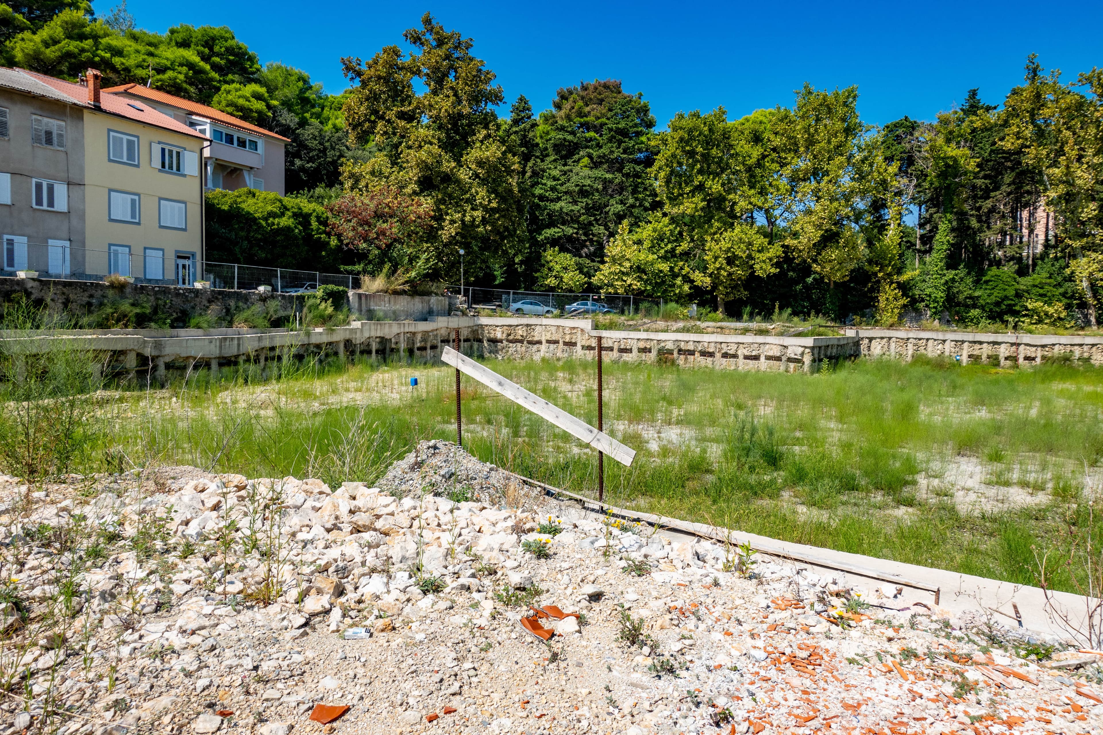 Bundesgericht stärkt Gemeinden bei Rückzonungen: Neue Risiken für Baulandeigentümer
